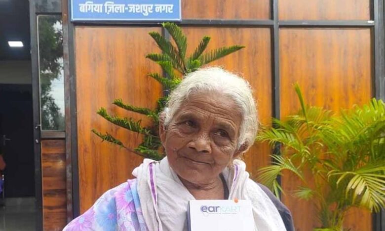 90-वर्षीय-चाका-बाई-पुनः-सुन-सकती-है-जीवन-की-मधुर-ध्वनि