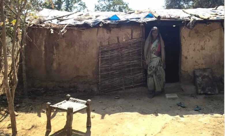 झोपड़ी-से-पक्के-आशियाने-तक-पीएम-जनमन-योजना-से-बदली-रनिया-बाई-की-जिंदगी’