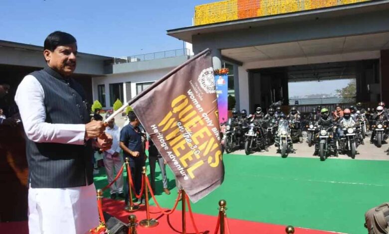 क्वींस-ऑन-द-व्हील्स-3.0-को-cm-मोहन-यादव-ने-दिखाई-हरी-झंडी,-1400-km-का-सफर-करेंगी-25-जांबाज-बाइकर्स