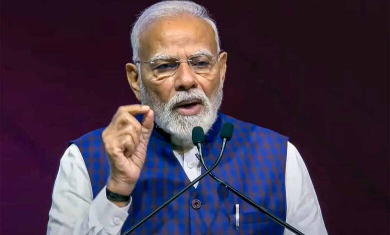 lpg-संकट-पर-pm-मोदी-की-हाईलेवल-बैठक,-पेट्रोलियम-और-विदेश-मंत्री-के-साथ-की-स्थिति-की-समीक्षा