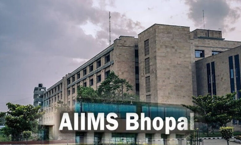 नसों-के-बीच-ट्यूमर-निजी-अस्पतालों-ने-लौटाया,-एम्स-के-डॉक्टरों-ने-माइक्रोसर्जिकल-तकनीक-से-निकाला