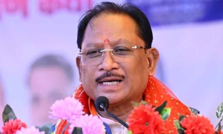 लाल-आतंक-पर-निर्णायक-प्रहार:-बस्तर-में-हार्डकोर-नक्सली-कमांडर-पापाराव-सहित-कुल-18-माओवादियों-का-आत्मसमर्पण