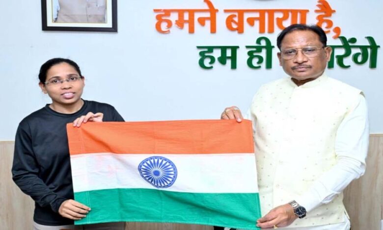 पर्वतारोही-अमिता-श्रीवास-ने-की-cm-साय-से-मुलाकात-…