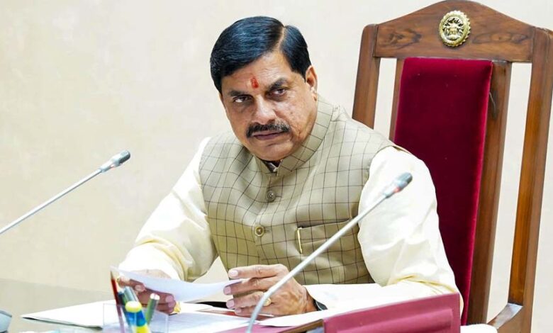 इस्तीफा-दे-पूरी-प्रदेश-कांग्रेस…-वंदे-मातरम-के-अपमान-पर-भड़के-cm-यादव