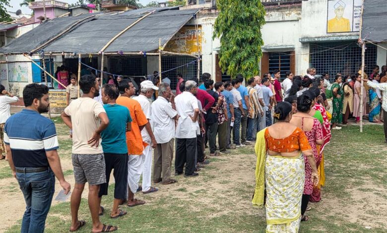 बंगाल-में-15-बूथों-पर-पुनर्मतदान,-कड़ी-सुरक्षा-के-बीच-86.90%-वोटिंग