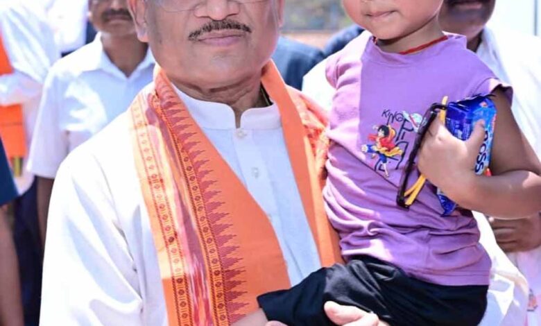 जब-मुख्यमंत्री-उतरे-मैदान-में:-सुशासन-तिहार-में-बच्चों-संग-खेला-क्रिकेट,-बढ़ाया-हौसला