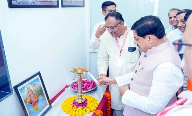 मुख्यमंत्री-डॉ.-यादव-ने-आरोग्य-धाम-ओपीडी-का-किया-अवलोकन