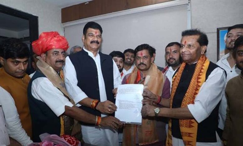 नागरिक-आपूर्ति-निगम-के-अध्यक्ष-डॉ-केपी.-यादव-एवं-उपाध्यक्ष-कांकर-ने-संभाला-पदभार