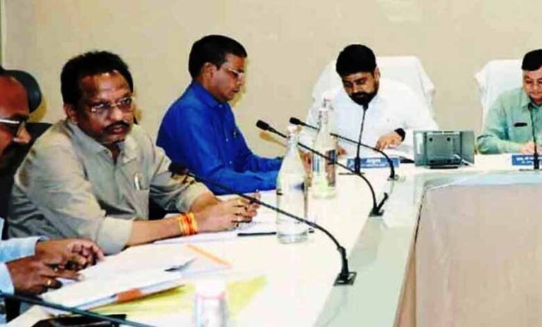विकास-कार्यों-में-देरी-बर्दाश्त-नहीं,-उद्योग-मंत्री-देवांगन-ने-अधिकारियों-को-दिए-सख्त-निर्देश
