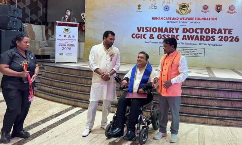 ​नई-दिल्ली-में-आयोजित-‘विजनरी-डॉक्टरेट-अवार्ड्स’-में-शामिल-हुए-बस्तर-सांसद-महेश-कश्यप