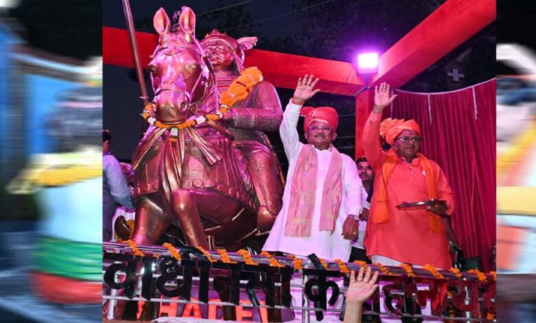 सुशासन-तिहार-2026:-मुख्यमंत्री-विष्णु-देव-साय-ने-किया-मुंगेली-नगर-के-चौक-चौराहों-में-स्थापित-प्रतिमाओं-का-अनावरण