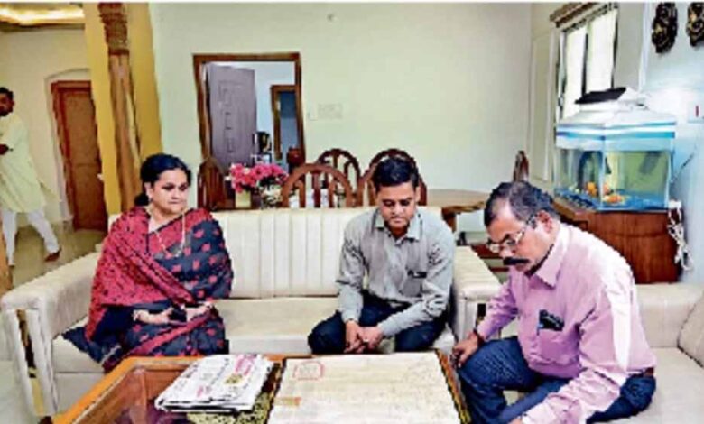 पेंड्रा-में-500-साल-पुरानी-हस्तलिखित-‘अथ-श्रीमद्भागवत-गीता’-और-अन्य-प्राचीन-पांडुलिपियां-मिलीं