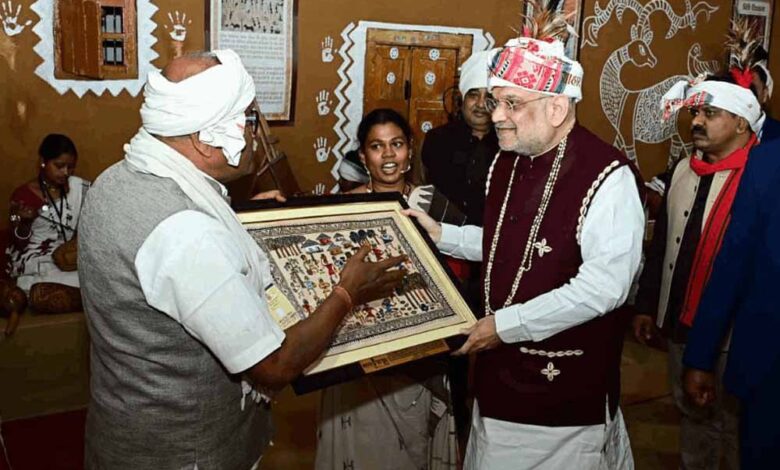 बस्तर-की-कला-का-राष्ट्रीय-स्तर-पर-जलवा,-अमित-शाह-और-योगी-आदित्यनाथ-को-भेंट-हुई-खास-शिल्पकृतियां