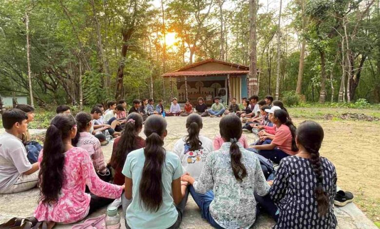 देवपुर-में-समर-कैंप-का-आयोजन-बच्चों-ने-प्रकृति-के-सानिध्य-में-सीखा-टीम-भावना-और-रोमांच-का-पाठ